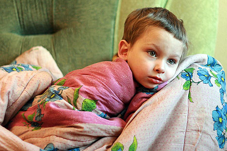 Антон в одеяле. 4 года 2 месяца