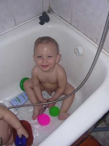 Антон в ванной