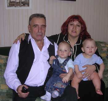 С бабушкой Ниной и дедушкой Женей (10,5 месяцев)