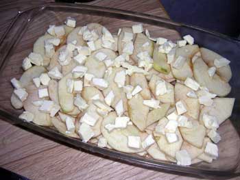 Резанные яблоки с маргарином