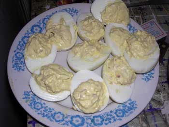Фаршированные яйца готовы