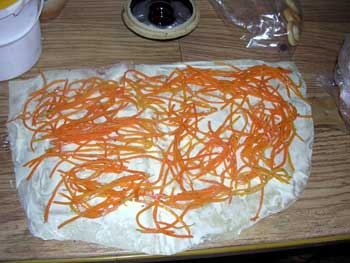 Начинка: майонез и корейская морковка