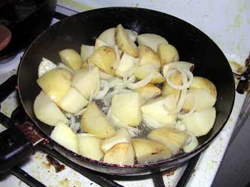 Картошечка с лучком на сковородочке