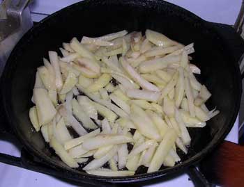 Картошку режем соломкой